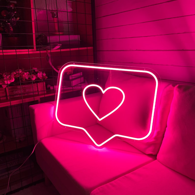 Minimalist LED Neon Heart Light